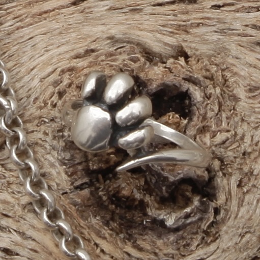 Single Paw Tail Ring Hover