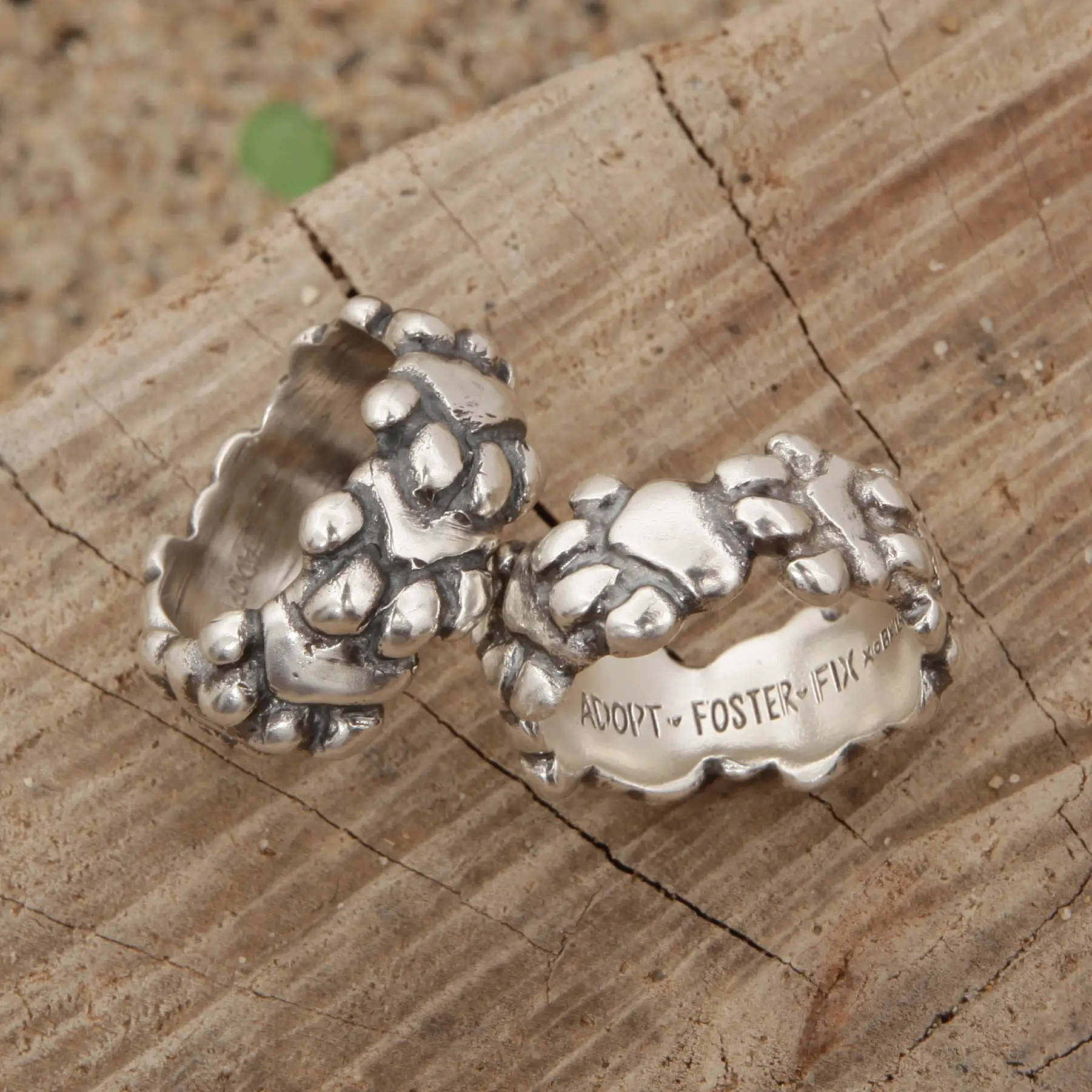 Overlapping Paw Print Ring Hover