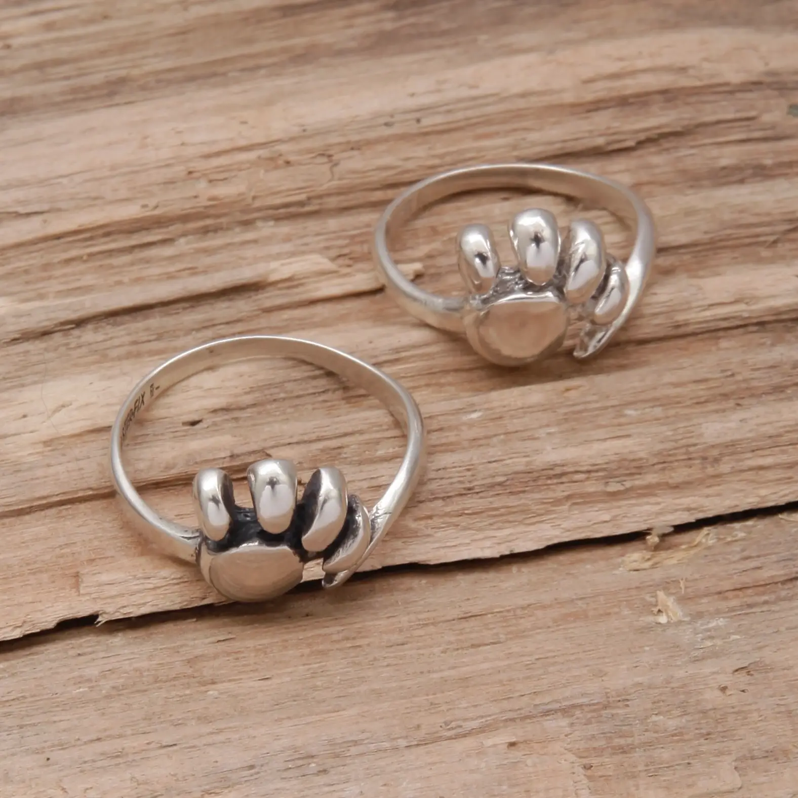 Single Paw Tail Ring